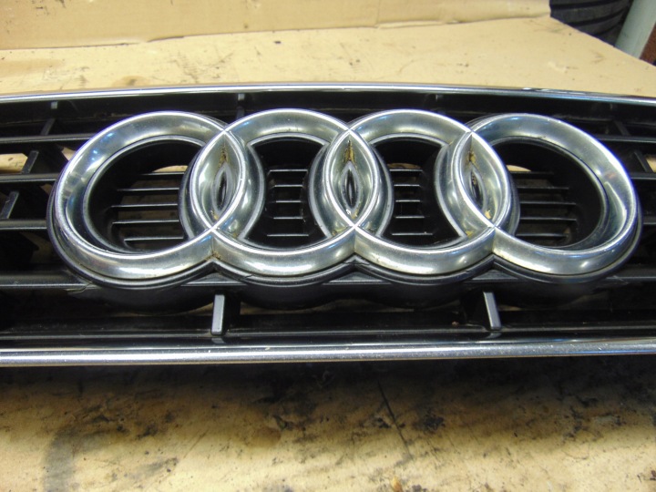 GRILLE CALANDRE CENTRALE GRILLE PARE-CHOCS JEU AUDI A3 8P 2003R- EUROPE
