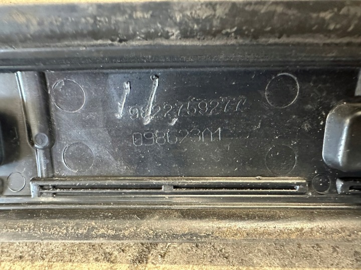 CITREON C4 GRAND PICASSO II MOULURE VITRES GAUCHE 9822759277