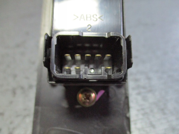 COMMUTATEUR VITRE MITSUBISHI L200 MR587957