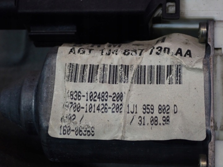 VW GOLF IV HAYON 5D 97-06 ÉLÉVATEUR VITRES AVANT DROIT 1J4837462D 1J4837730AA