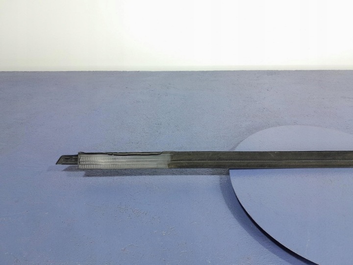 BMW X5 G05 MOULURE RACLOIR VITRES PORTES AVANT AVANT DROITE 7444094