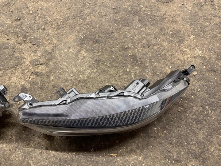 TOYOTA YARIS IV ENSEMBLE PHARE LEWA/PRAWA COMPLET LED EUK0-8 OE