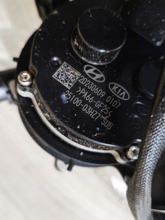 KIA CEED III LIFT 23 POMPE EAU 25100-03HZ7 PHEV HYBRIDE