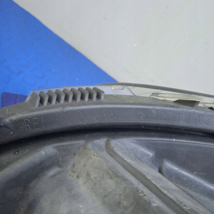 OPEL ASTRA H III PROJECTEUR XÉNON LENTILLE DROITE 160204