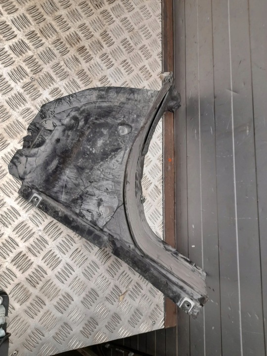 AUDI Q3 8U 8U0853887 AVANT CÔTÉ GAUCHE PASSAGE DE ROUE AVANT