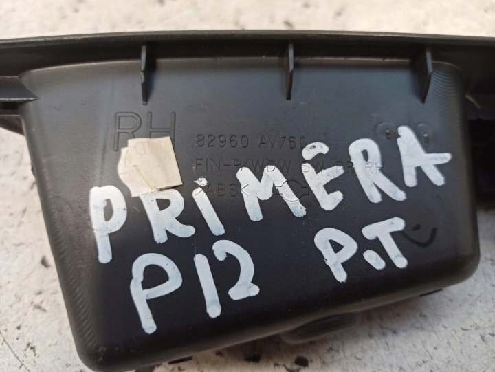 NISSAN PRIMERA P12 PANNEAU COMMANDE VITRE CONDUCTEUR DROIT ARRIÈRE 82960 AV760