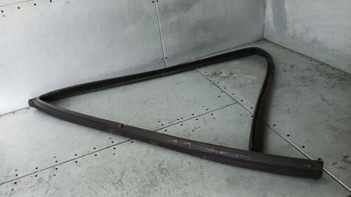 JOINT D'ÉTANCHÉITÉ GAUCHE AVANT VOLVO V70 II 00-05R