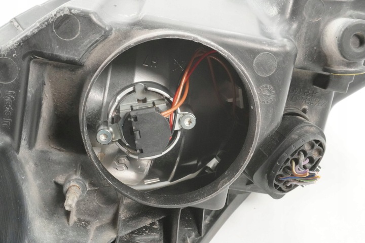 PHARE AVANT GAUCHE FORD FIESTA MK7 8A61-13W029-AH