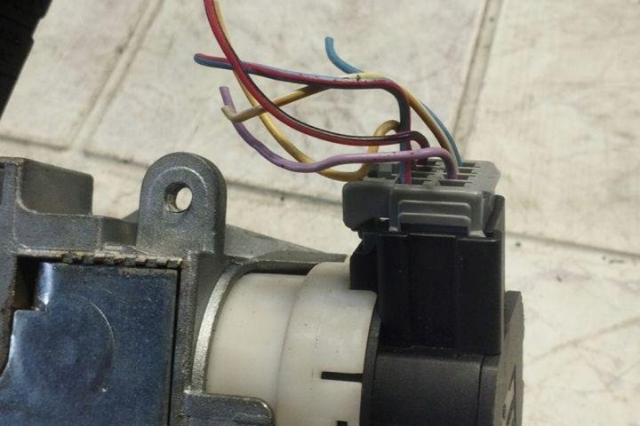 CONTACTEUR D'ALLUMAGE VOLVO S60 I 8673073 2.4L GASOLINE 125KW 2007
