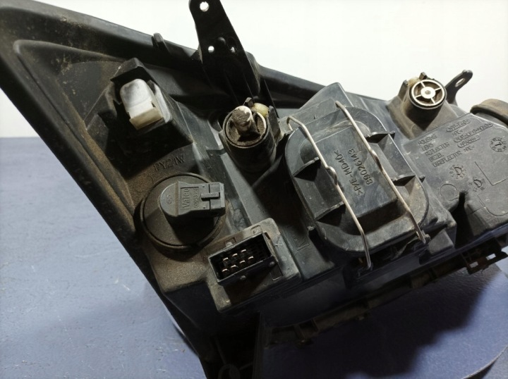 TOYOTA COROLLA E12 HAYON PROJECTEUR PHARE AVANT GAUCHE EUROPE 81150-02150