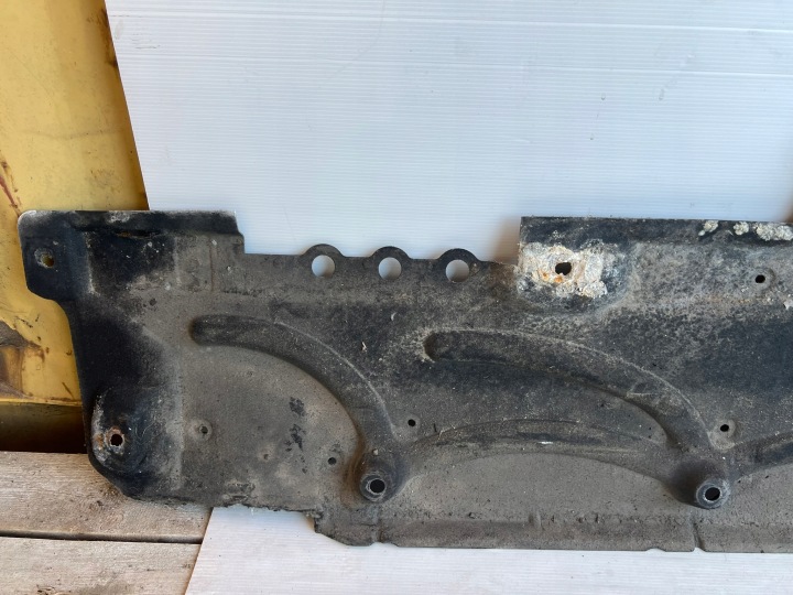 MERCEDES W212 E-KLASA PROTECTION CHÂSSIS INFÉRIEURE GAUCHE A2126101508
