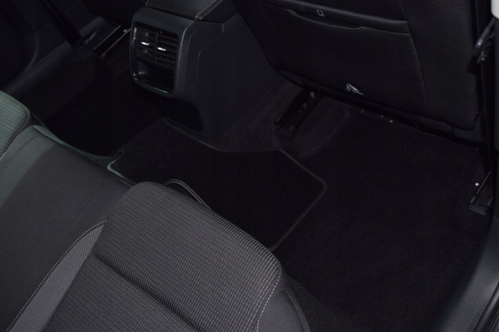 SKODA OCTAVIA IV DE 2020R. TAPIS DE SOL VELOURS GOLD NOIR LAMOWKA