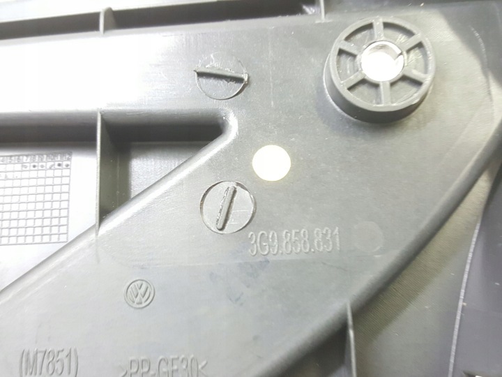 VW PASSAT B8 MOULURE COUVERCLES DE COFFRE 3G9858832 3G9858831