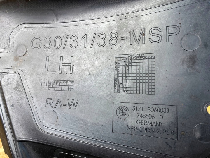 TRIANGLE PASSAGE DE ROUE PROTECTION INFÉRIEURE AVANT GAUCHE BMW 5 G30 G31 MODULE 8060031
