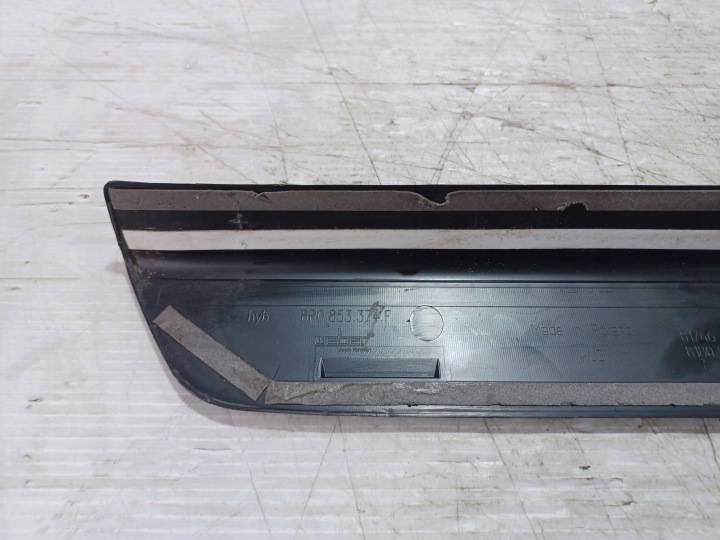 AUDI Q5 I 8R MOULURE SEUIL DROIT AVANT DROITE AVANT 8R0853374