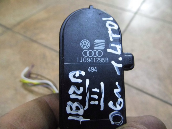 IBIZA III 1.4TDI 06' PETIT MOTEUR RÉGLAGES PHARES 1J0941295
