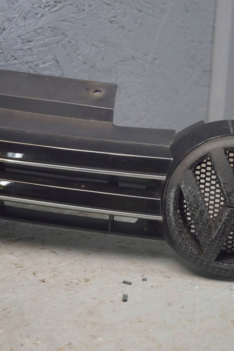 VW GOLF VI GRILLE CALANDRE (G322)