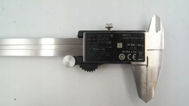 SUWMIARKA ÉLECTRONIQUE MITUTOYO 500-171-30 CD-6″ AX FUTERAL