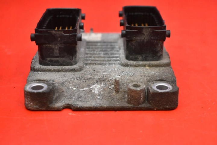 CONTRÔLEUR ORDINATEUR MOTEUR 55557933 OPEL CORSA D 1.2 16V 80 KM 06-11