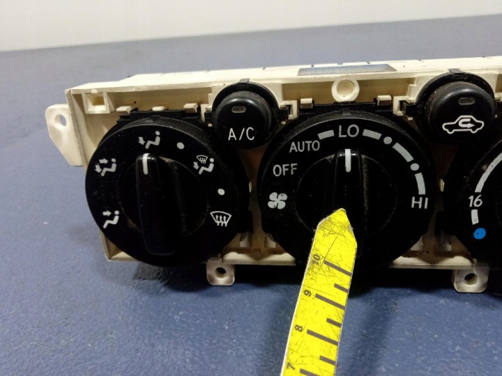 TOYOTA AVENSIS T22 COMMUTATEUR CLIMATISATION I CONDUIT D'AIR 5590005090
