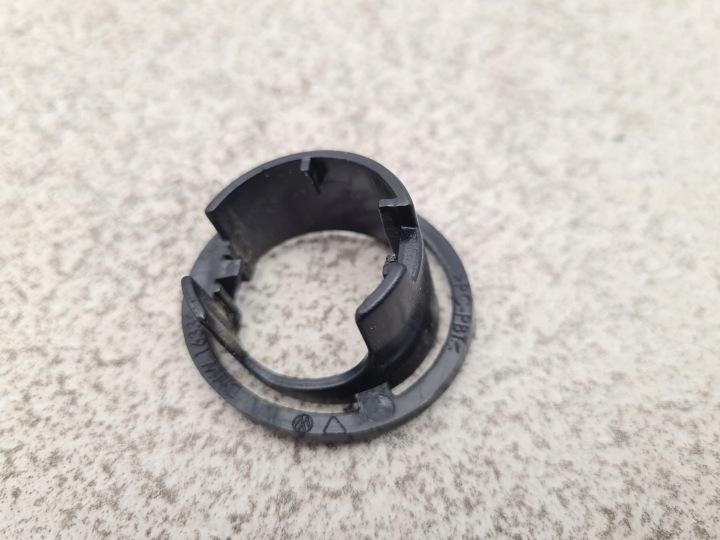 VW TIGUAN I DOUILLE FIXATION CAPTEUR PDC PARE-CHOCS ARRIÈRE 5N0919504B