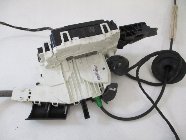 MERCEDES W207 LIFT CABRIOLET 13 SERRURE DE PORTE DROITS AVANT A2077604540