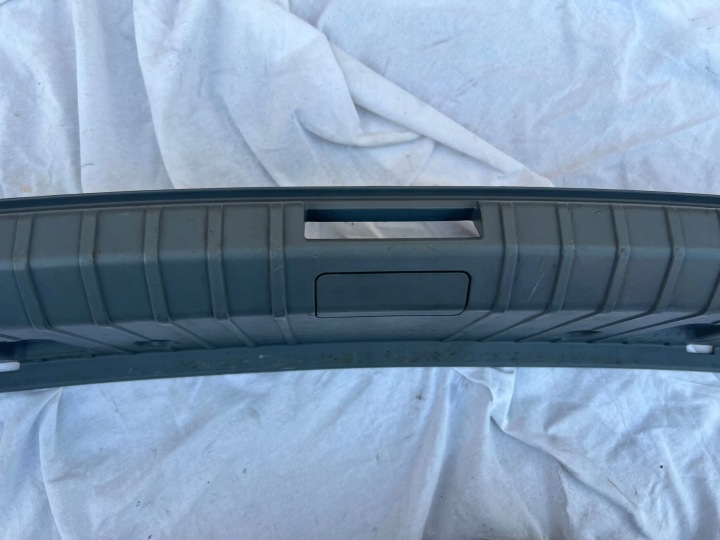BMW E90 PROTECTION COURROIE ARRIÈRE PLASTIQUE COFFRE 7059258