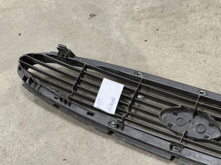 FORD MONDEO MK2 BERLINE AVANT 96BG -8200-CNW OE CALANDRE GRILLE RADIATEUR