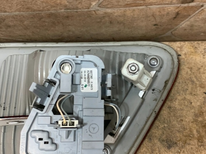 PHARE GAUCHE GAUCHE ARRIÈRE ARRIÈRE DANS COUVERCLE DE COFFRE A2469066300 MERCEDES B-KLASA W246 W176