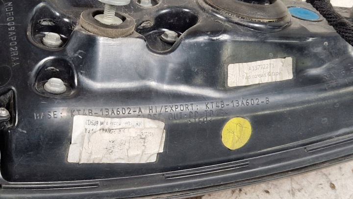 PHARE ARRIÈRE DANS CLAPET ARRIÈRE CÔTÉ DROITE FORD EDGE II KT4B13A602