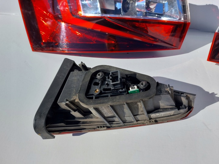 SUPERB III PHARES ARRIÈRE LED 3V9945308F 3V9945208