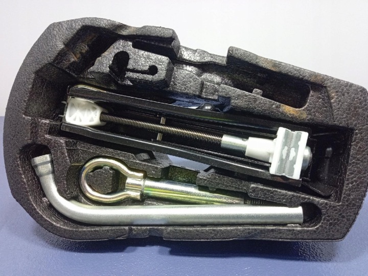 SEAT IBIZA 4 IV LIFT 15- INSERT ROUES DE RÉSERVE 6Q0012115K