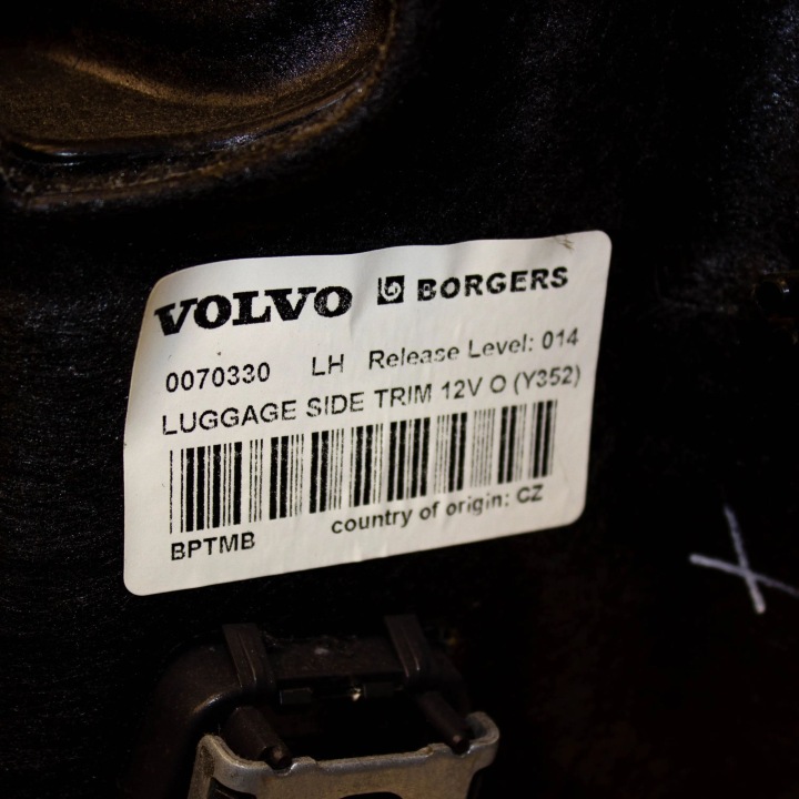 VOLVO V60 2013 GAUCHE CÔTÉ AUTRE ÉLÉMENTS WYKONCZENIA COUVERCLES DE COFFRE