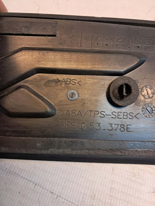 MOULURE GARDE-BOUE DROIT ARRIÈRE SEAT ARONA 6F9853378E