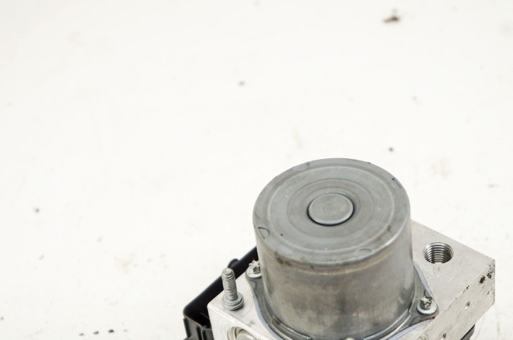 HO314 JAGUAR XE X760 2.0B POMPE ABS 0265956242