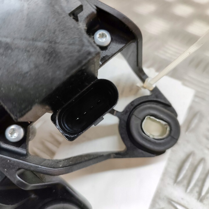 VOLKSWAGEN POLO V 6R 2014 PETIT MOTEUR ESSUIE-GLACES VITRES ARRIÈRE