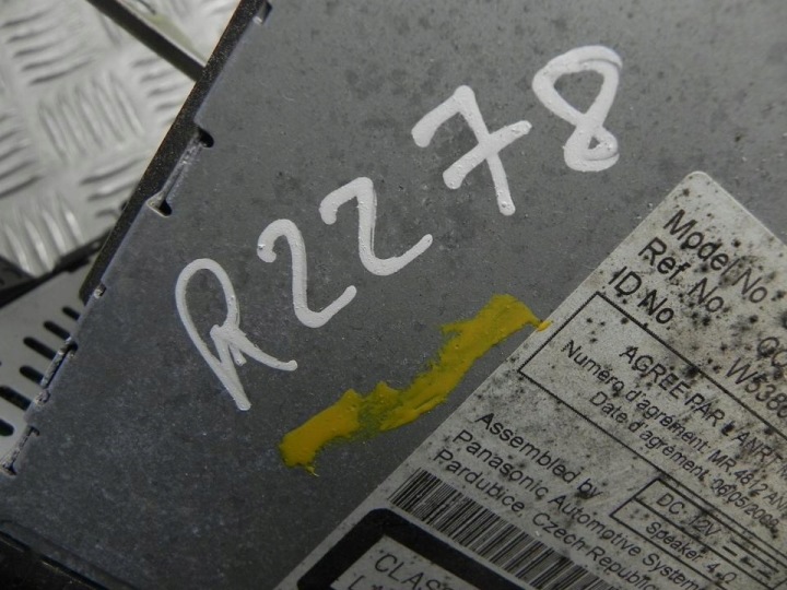 RADIO AVEC ODTWARZACZEM CD TOYOTA VERSO 2011 861200F090