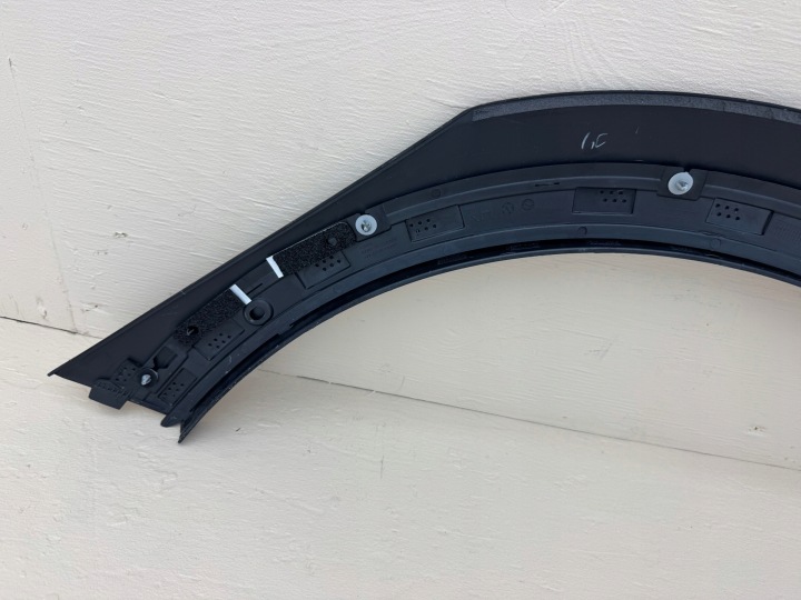 VOLVO V90 CC 16R- REVÊTEMENT MOULURE GARDE-BOUE DROITE ARRIÈRE ARRIÈRE 31420852