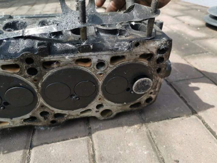 CULASSE ARBRE 076103373D VW CRAFTER 2.5 TDI