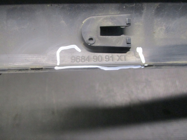 MOULURE DROIT AVANT 96849091 PEUGEOT 3008I 09-16R