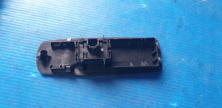 RENAULT LAGUNA III PANNEAU COMMUTATEUR VITRE MIROIRS DROIT AVANT 809600750R