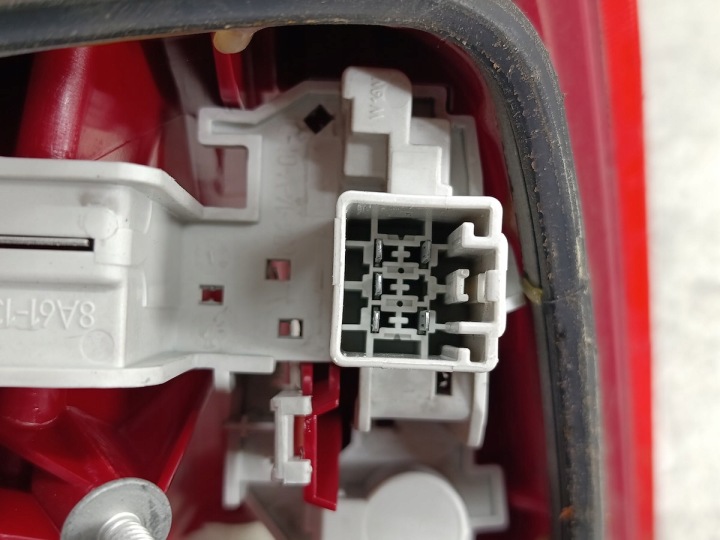 PHARE ARRIÈRE GAUCHE FORD FIESTA VII 8A61-13405-A BERLINE COMPACTE