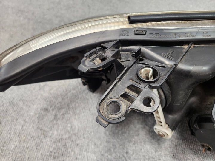 PROJECTEUR PHARE AVANT GAUCHE TOYOTA RAV4 III XA30 LIFT LENTILLE 10-12