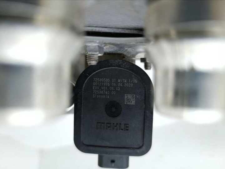 RADIATEUR HUILES AUTOMATIQUE TRANSMISSION MERCEDES-BENZ EQE V295 2023 A2978