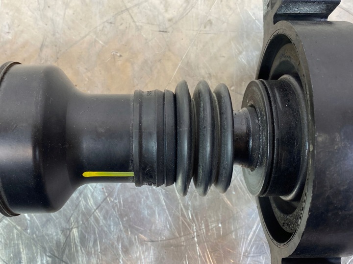2019 KIA STINGER ARRIÈRE ARBRE DE TRANSMISSION 49100J5600