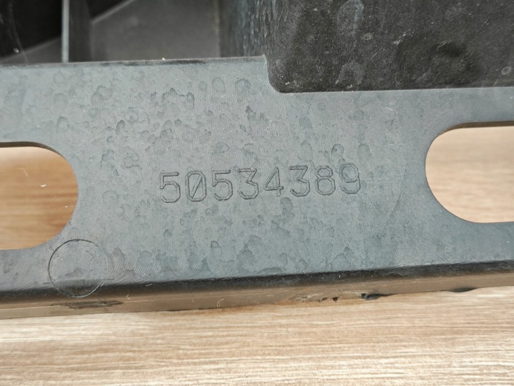 ORIGINAL GLISSIÈRE FIXATION PARE-CHOCS ARRIÈRE ALFA ROMEO GIULIA 50534389