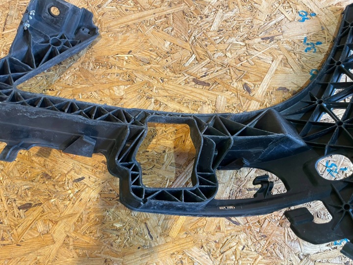 MERCEDES C CLASSE W204 07-11 GLISSIÈRE POIGNÉE FIXATION PARE-CHOCS DROIT AVANT