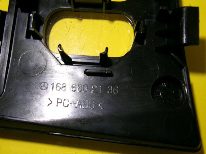 CHÂSSIS RADIO PANELA CONSOLES MERCEDES-BENZ A W168 1686802136 NR218