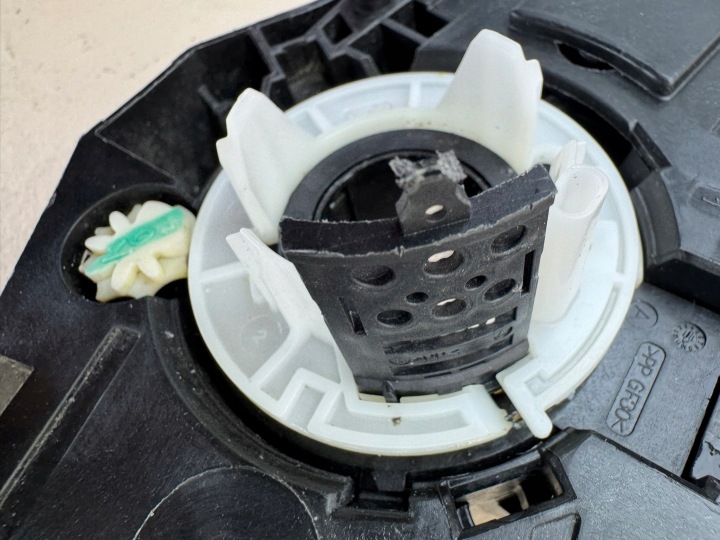 DACIA DUSTER 1 I 10R- COMMUTATEUR COMPOSITE MANETTE 681727472R