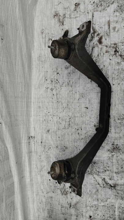 POUTRE SOUS MOTEUR AVEC COUSSINS AUDI Q7 4L 3.0 TDI TOUAREG 7L6199207B
